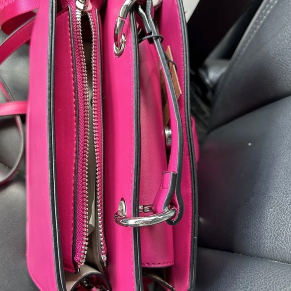 NEW STEVE MADDEN BEVELYN SATCHEL CROSSBODY BAG w/AIR POD CASE FUSCHIA - Picture 4 of 4